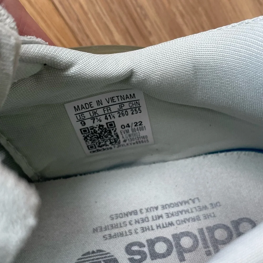 Adidas Ozweego Tennis shoes